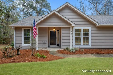 Photo of 3107 Foxwood Lane Ln, Tallahassee, FL 32309 (MLS # 396113)