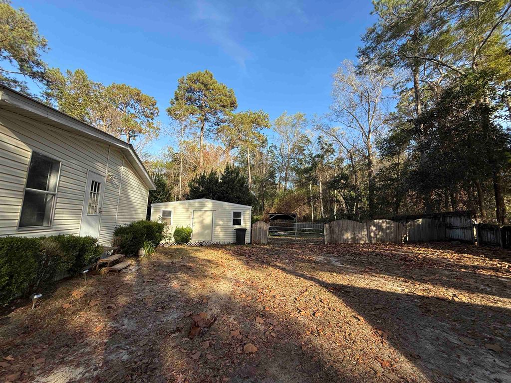 Photo of 833 Sir Richard Road, Tallahassee, FL 32310 (MLS # 393800)
