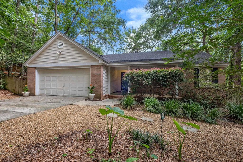 Photo of 8381 Hunters Ridge Trail, Tallahassee, FL 32312 (MLS # 401622)