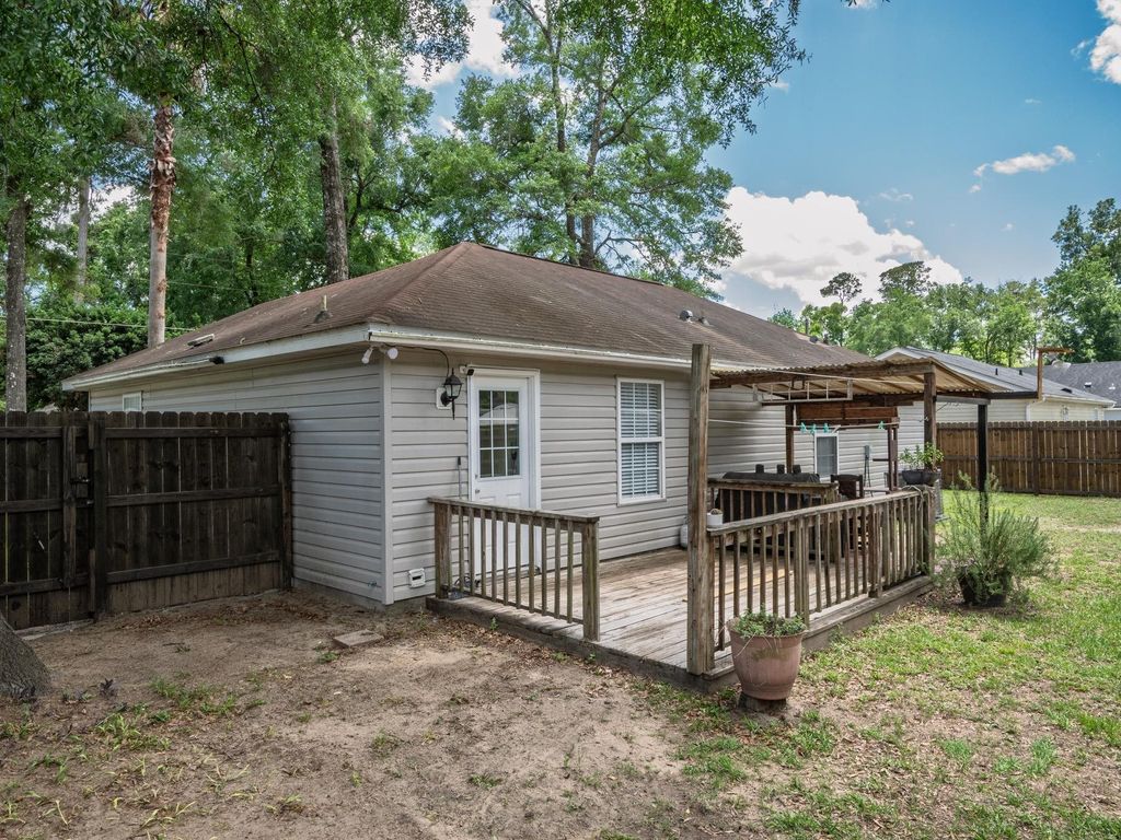 Photo of 116 Sioux Trail, Crawfordville, FL 32327 (MLS # 393231)