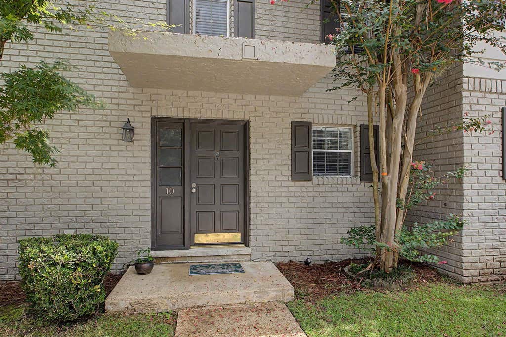 Photo of 1625 Centerville Road #10, Tallahassee, FL 32308 (MLS # 402830)