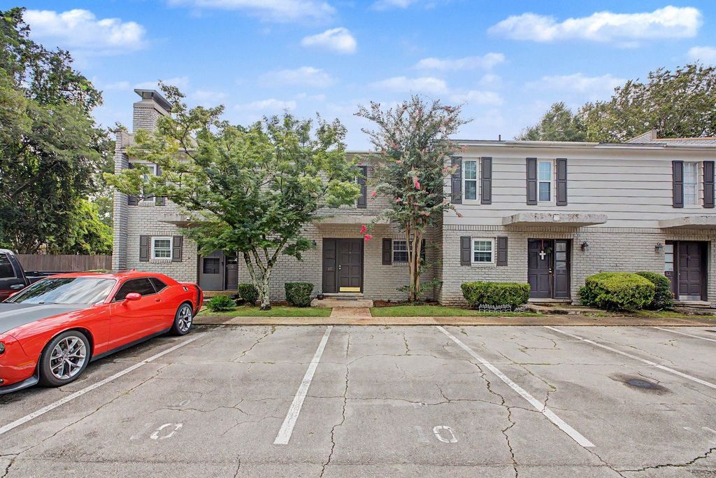 Photo of 1625 Centerville Road #10, Tallahassee, FL 32308 (MLS # 402830)