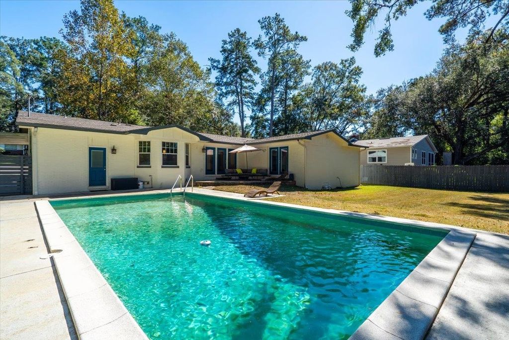 Photo of 2072 Trescott Drive, Tallahassee, FL 32308 (MLS # 392484)