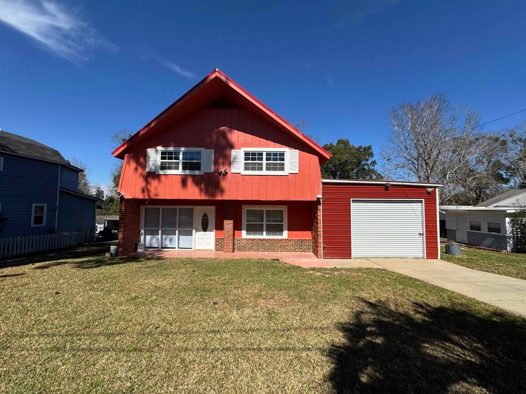 Photo of 1954 W Sharon Street, Quincy, FL 32351 (MLS # 396578)
