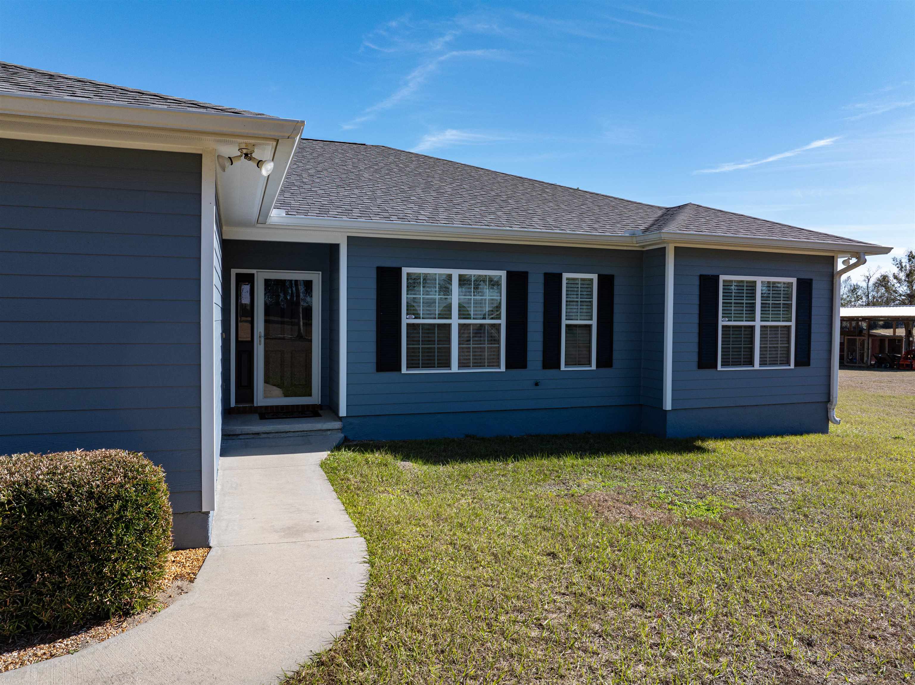 272 NE Cactus Avenue