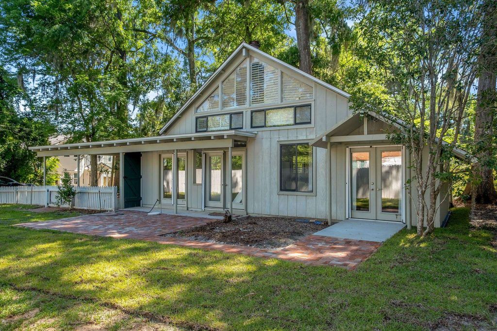 Photo of 1010 CHERRY LAUREL Street, Tallahassee, FL 32308 (MLS # 399888)