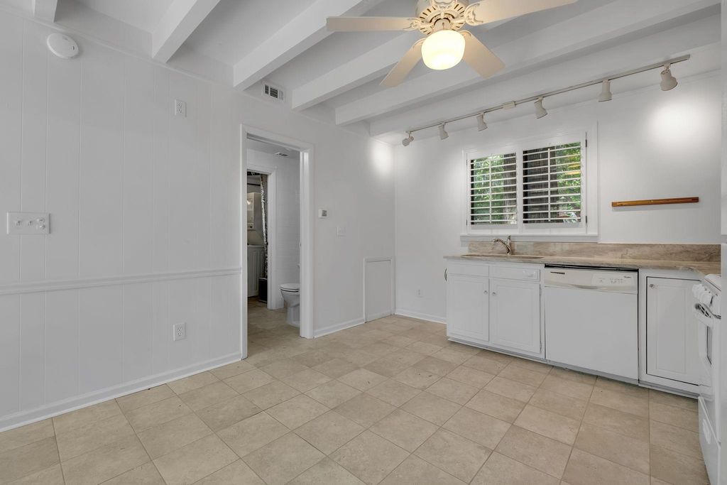 Photo of 1010 CHERRY LAUREL Street, Tallahassee, FL 32308 (MLS # 399888)