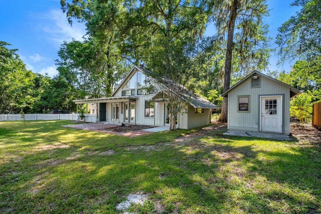 Photo of 1010 CHERRY LAUREL Street, Tallahassee, FL 32308 (MLS # 399888)