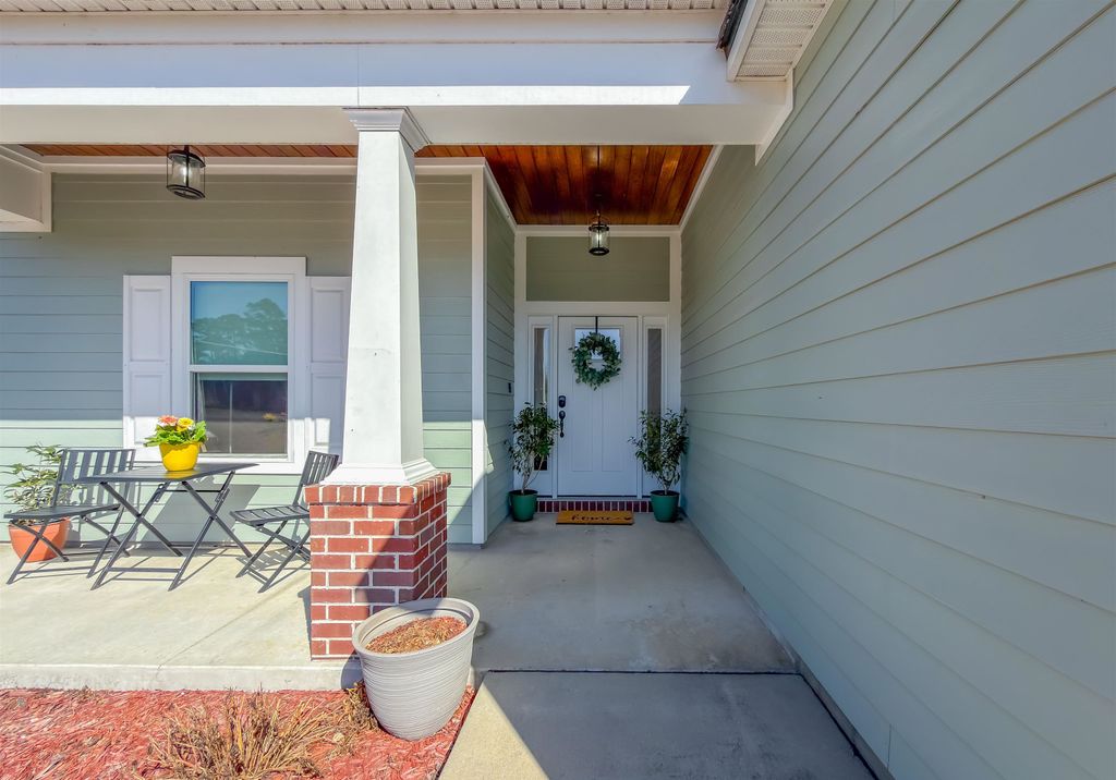 Photo of 10 Stone Way, Crawfordville, FL 32327 (MLS # 396306)