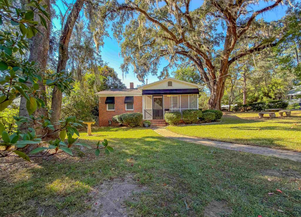 Photo of 202 Grace Street, Tallahassee, FL 32301 (MLS # 393118)