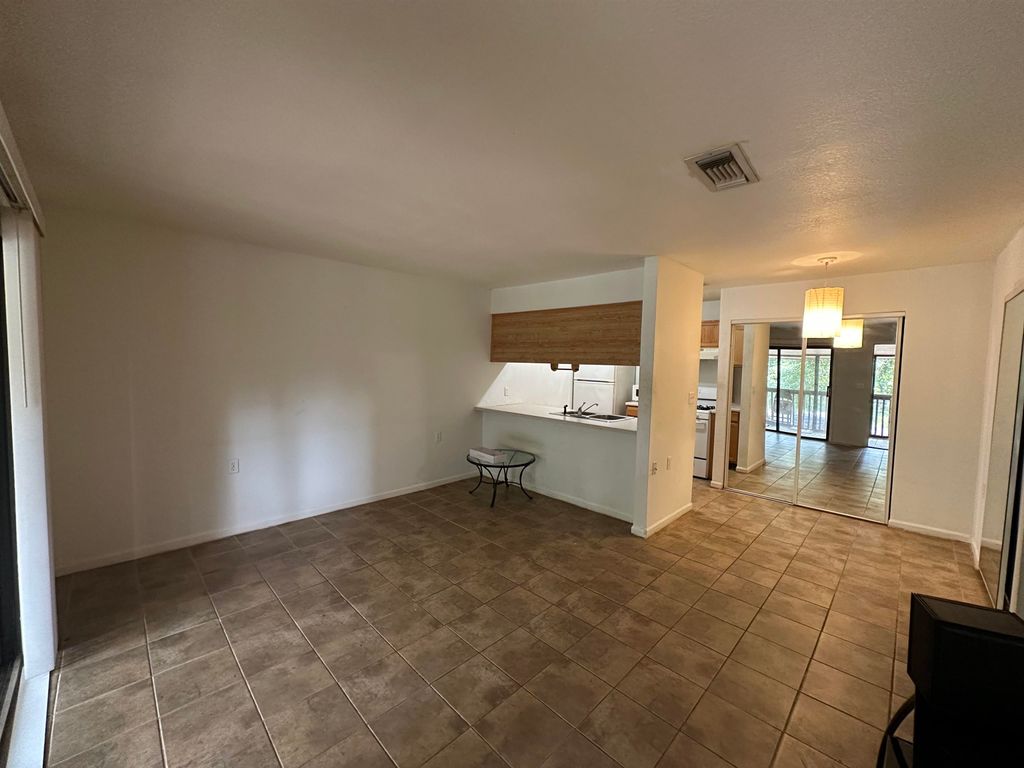 Photo of 317 Mabry St #424, Tallahassee, FL 32304 (MLS # 386574)