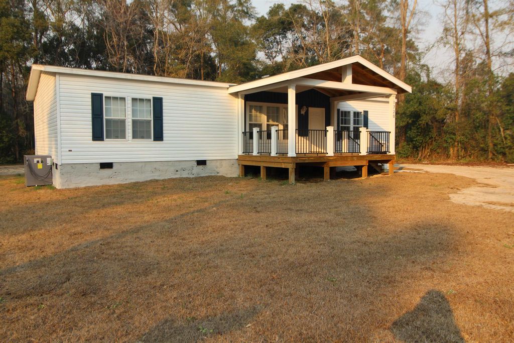 Photo of 1720 E Oak Ridge Road, Tallahassee, FL 32305 (MLS # 398157)