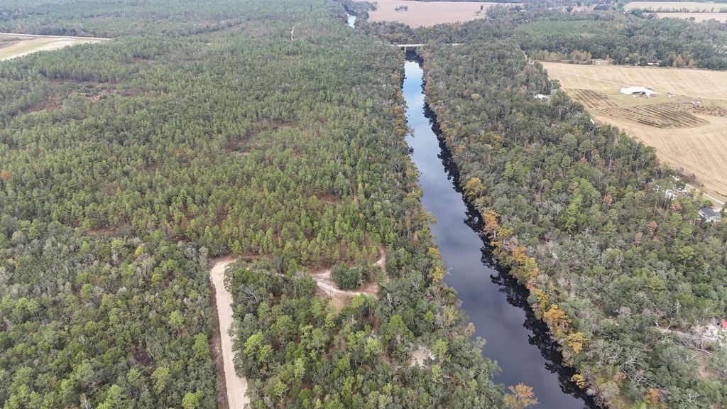 Photo of 526 NE N River Bend Way Way, Pinetta, FL 32350 (MLS # 393171)