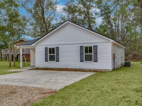 Tiny photo for 21 Cochise Street, Crawfordville, FL 32327 (MLS # 401782)