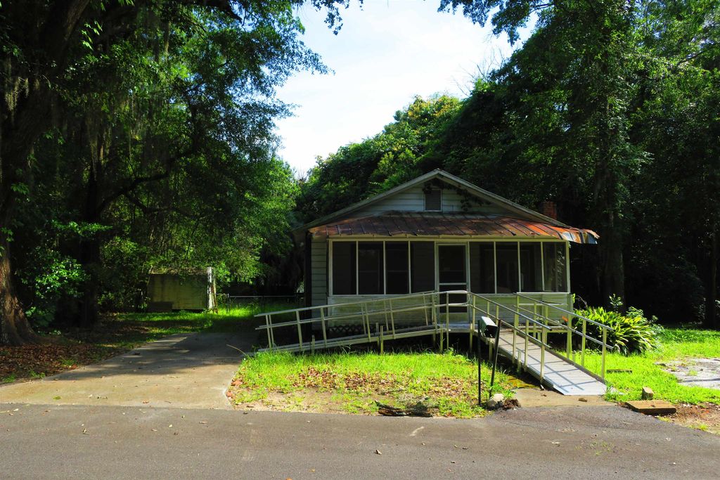 Photo of 1417 Mainline Drive, Quincy, FL 32351 (MLS # 401194)