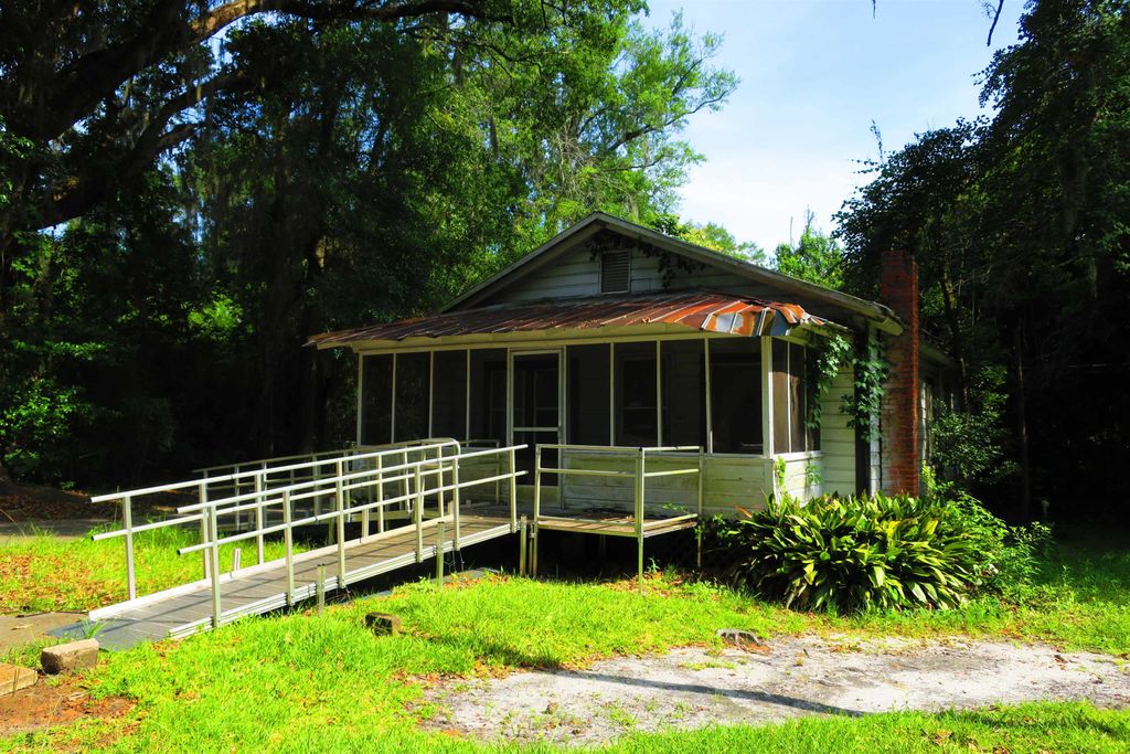 Photo of 1417 Mainline Drive, Quincy, FL 32351 (MLS # 401194)