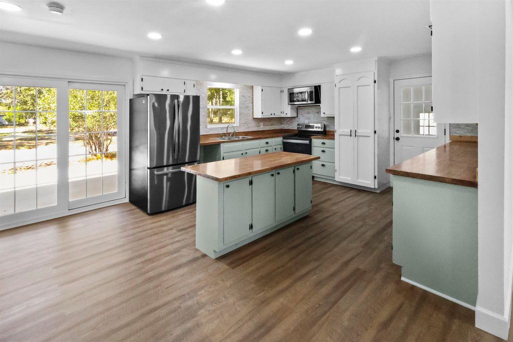 Photo of 14035 NW Hoecake Road, Bristol, FL 32321 (MLS # 392597)