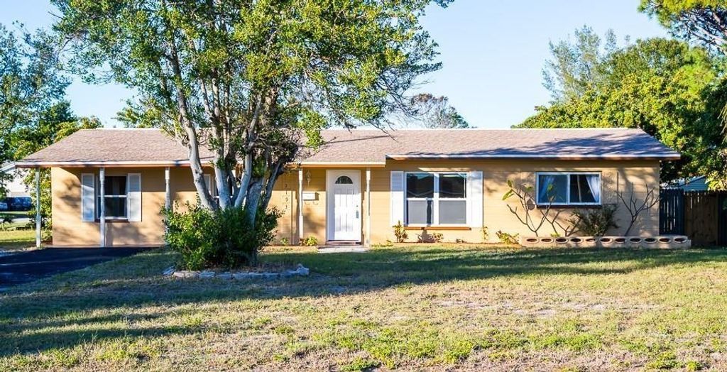 Photo of 2193 66th Ave S Ave, Other Florida, FL 33712 (MLS # 392477)