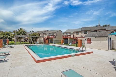 Tiny photo for 1331 Airport Drive #G16, Tallahassee, FL 32304 (MLS # 402547)
