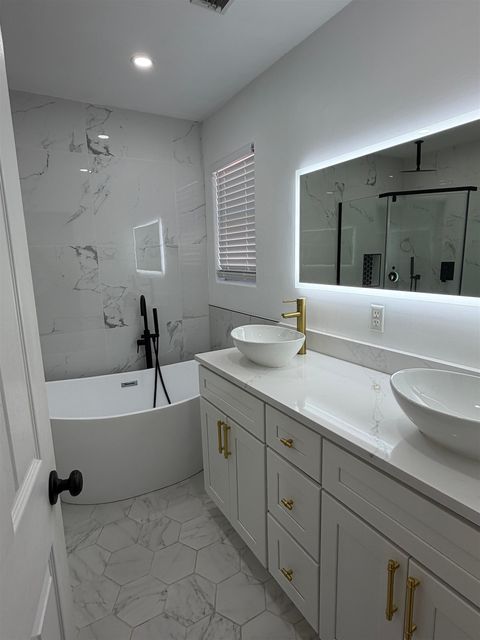 Tiny photo for 4904 Parkview Ct, Tallahassee, FL 32311 (MLS # 395938)