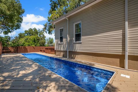 Tiny photo for 214 W Sharon Street, Quincy, FL 32351 (MLS # 396944)