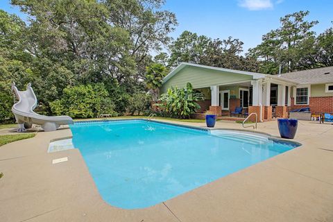 Photo of 2207 Woodbine Drive, Tallahassee, FL 32309 (MLS # 402365)
