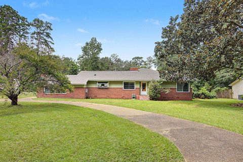 Photo of 2207 Woodbine Drive, Tallahassee, FL 32309 (MLS # 402365)