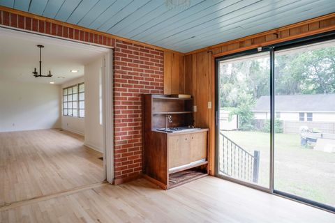 Tiny photo for 239 Lincoln Street, Tallahassee, FL 32301 (MLS # 402812)