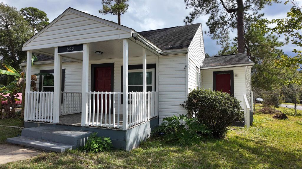 Photo of 600 Satsuma Road, Chattahoochee, FL 32324 (MLS # 392719)