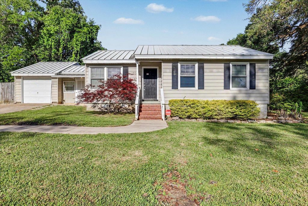 Photo of 1100 Hawthorne Street, Tallahassee, FL 32308 (MLS # 400213)
