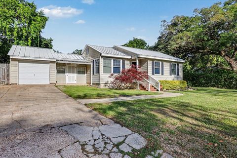 Tiny photo for 1100 Hawthorne Street, Tallahassee, FL 32308 (MLS # 400213)