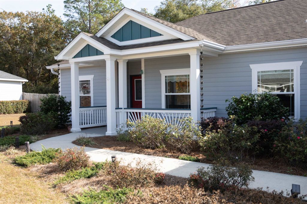 Photo of 69 Carousel Circle, Crawfordville, FL 32327 (MLS # 393375)