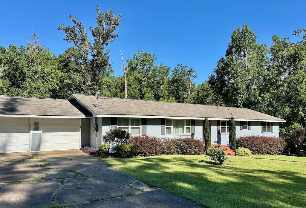 Photo of 224 Camellia Drive, Quincy, FL 32351 (MLS # 397553)