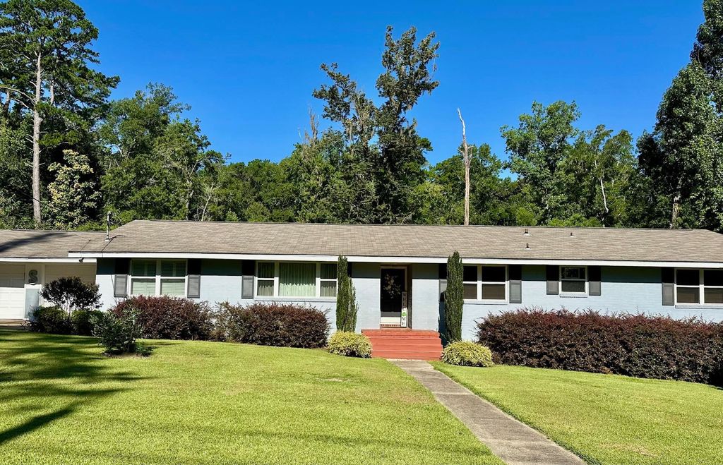 Photo of 224 Camellia Drive, Quincy, FL 32351 (MLS # 397553)