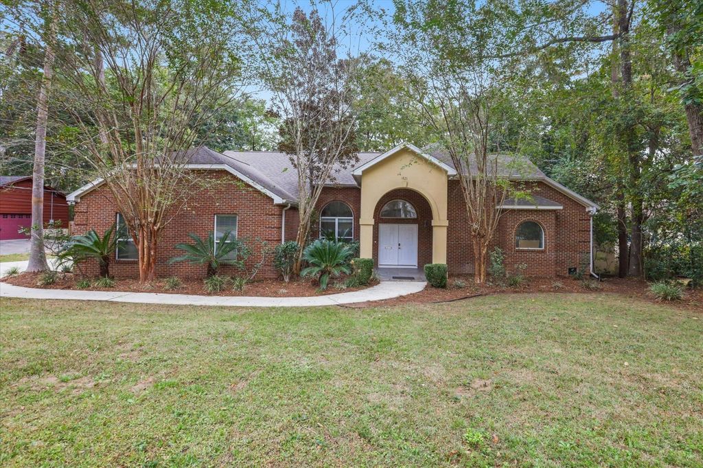 Photo of 1821 Woodgate Way, Tallahassee, FL 32308 (MLS # 392743)