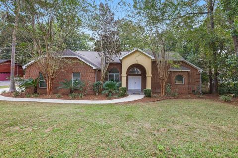 Photo of 1821 Woodgate Way, Tallahassee, FL 32308 (MLS # 392743)