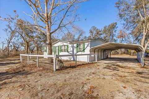 A home in Lee