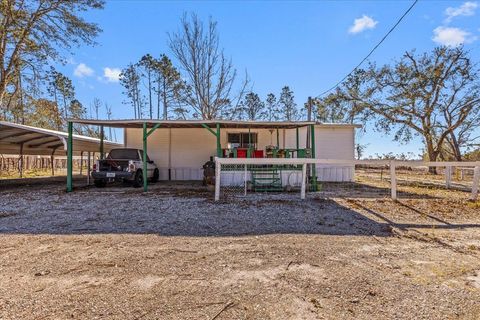 A home in Lee