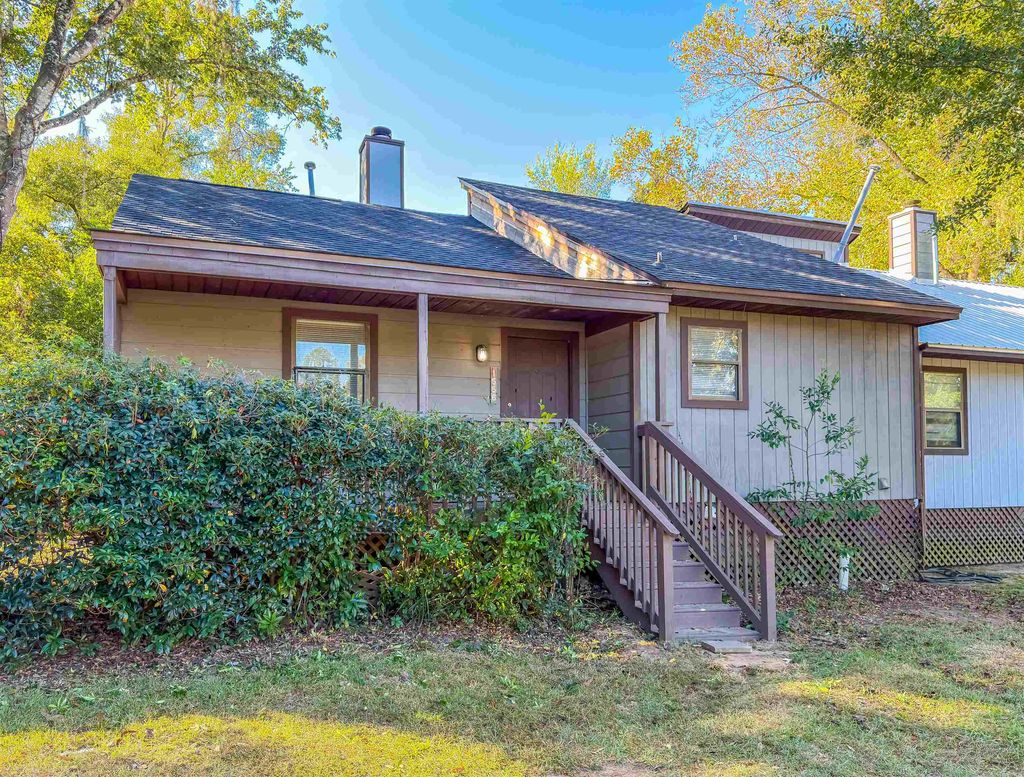 Photo of 1556 Twin Lakes Circle, Tallahassee, FL 32311 (MLS # 392360)