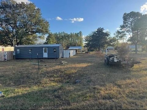 10627 NW Azalea Street Bristol FL 32321