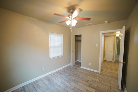 Tiny photo for 926 Apache Street, Tallahassee, FL 32301 (MLS # 392931)