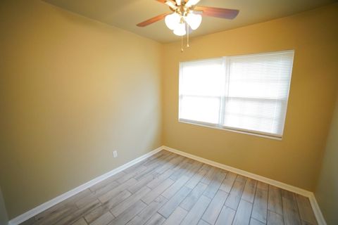 Tiny photo for 926 Apache Street, Tallahassee, FL 32301 (MLS # 392931)