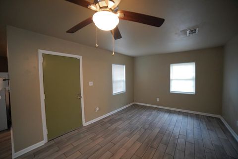 Tiny photo for 926 Apache Street, Tallahassee, FL 32301 (MLS # 392931)
