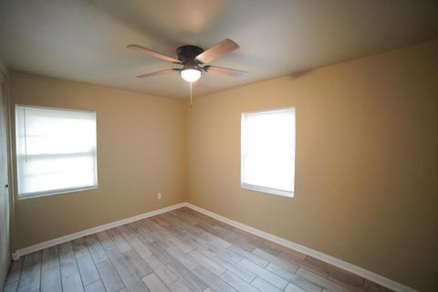 Tiny photo for 926 Apache Street, Tallahassee, FL 32301 (MLS # 392931)