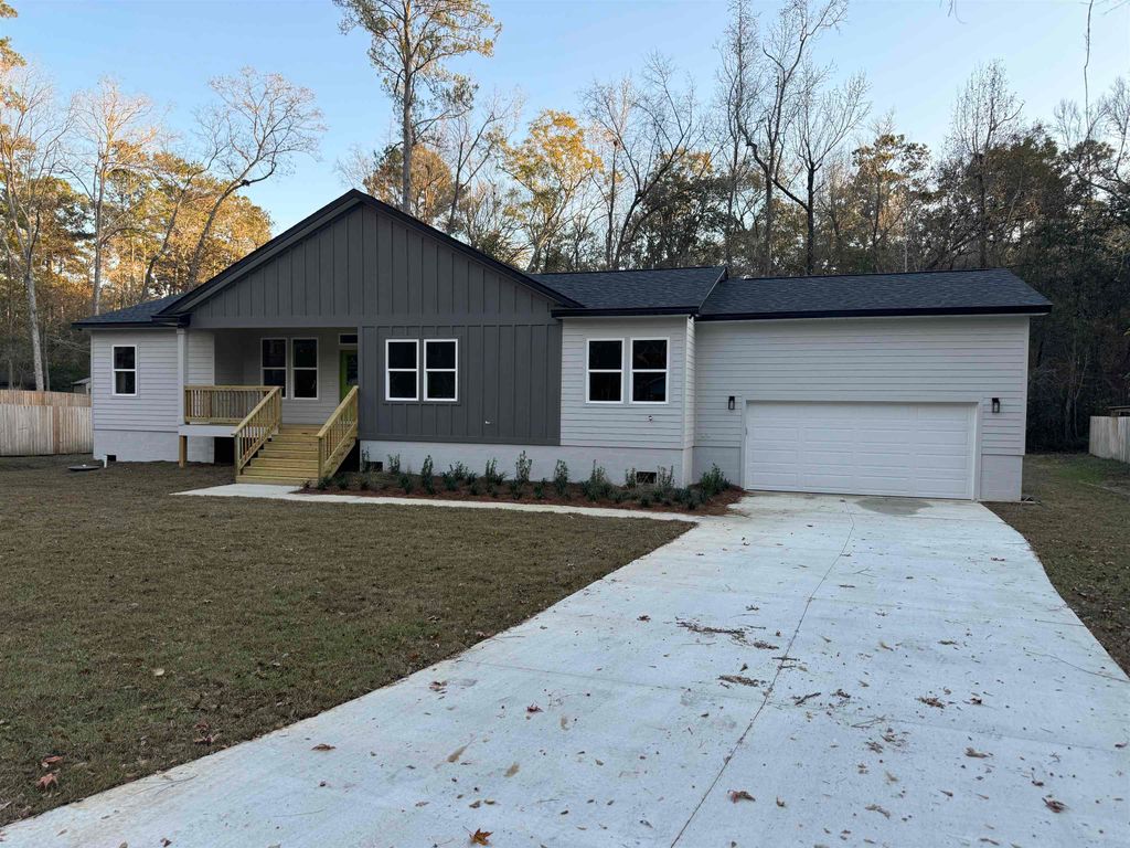 Photo of 3405 Valley Creek Drive, Tallahassee, FL 32312 (MLS # 394386)