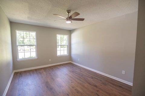 Tiny photo for 81 Knight Road, Midway, FL 32343 (MLS # 402921)