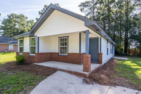 Photo of 81 Knight Road, Midway, FL 32343 (MLS # 402921)