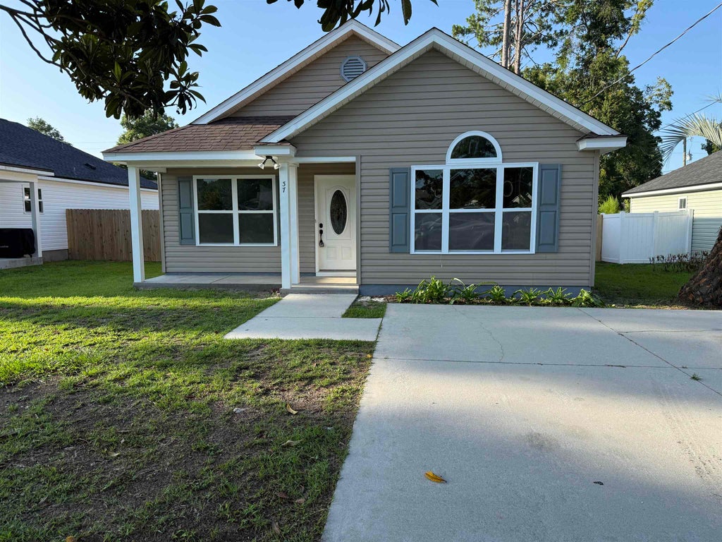 Photo of 37 COCHISE Street, Crawfordville, FL 32327 (MLS # 402596)