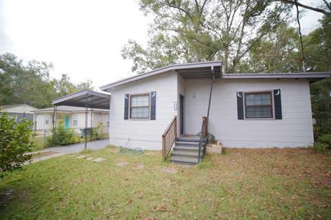 Photo of 2031 Holmes Street, Tallahassee, FL 32310 (MLS # 392963)