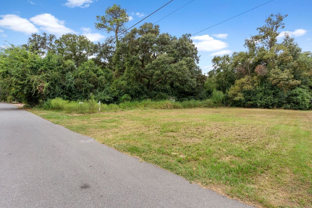 Photo of 0 Laurel Street, Tallahassee, FL 32303 (MLS # 391831)
